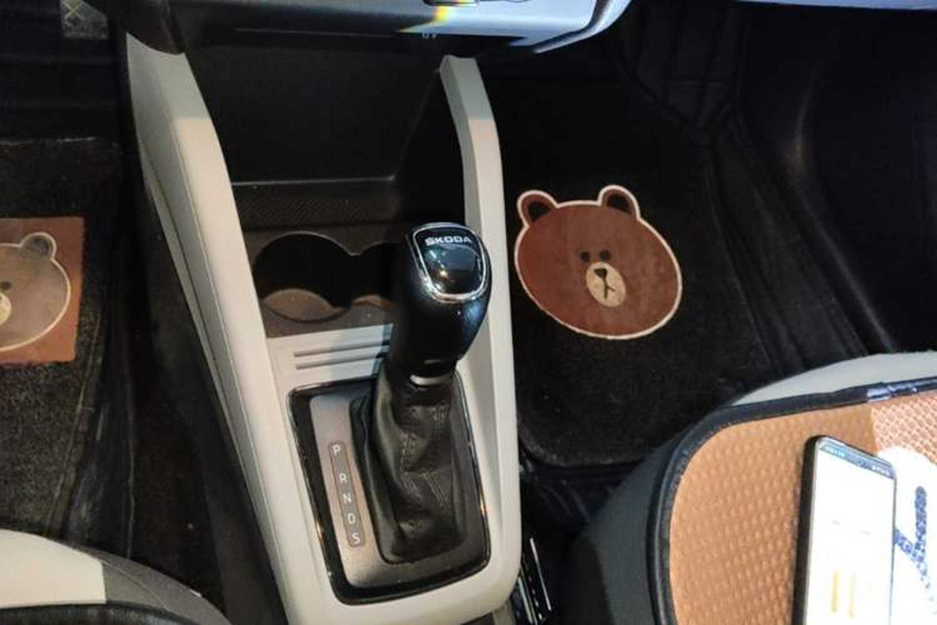 Used Skoda Fabia 2017 1.4L Automatic Car Enjoy Edition Gear Lever