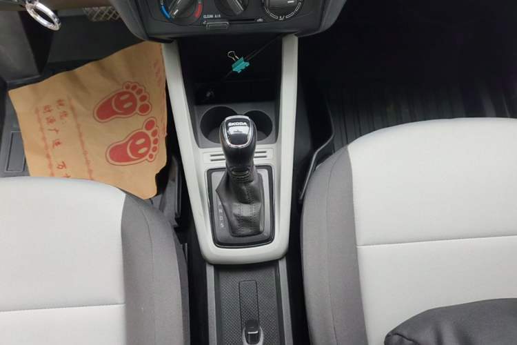Used Skoda Fabia 2017 1.4L Automatic Car Enjoy Edition Gear Lever