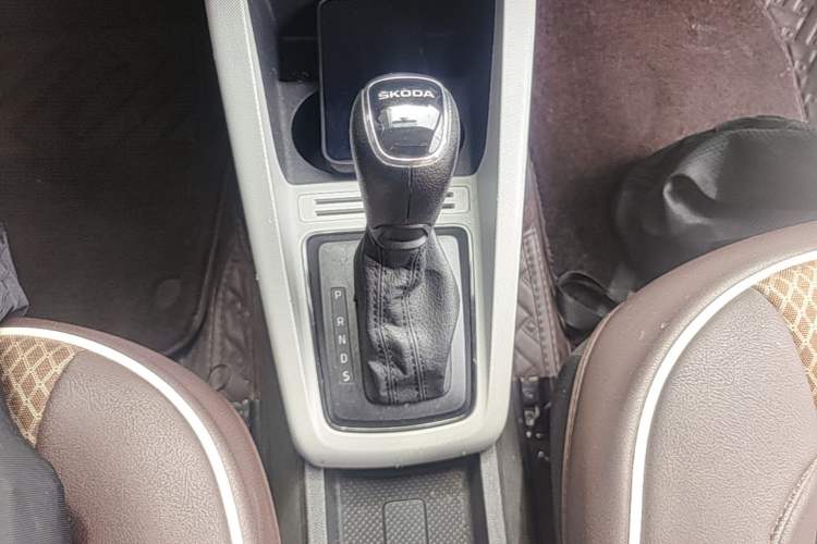 Used Skoda Fabia 2017 1.4L Automatic Car Enjoy Edition Gear Lever