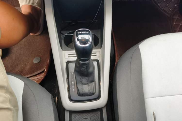 Used Skoda Fabia 2017 1.4L Automatic Car Enjoy Edition Gear Lever