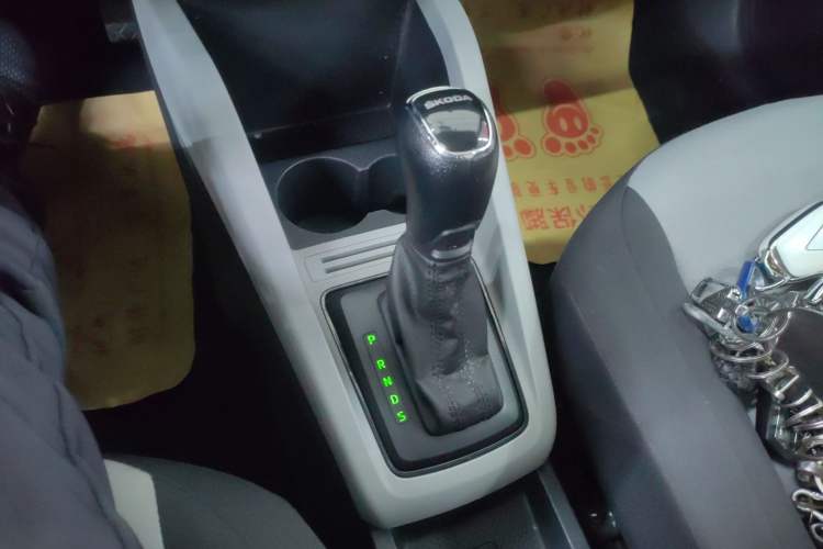 Used Skoda Fabia 2017 1.4L Automatic Car Enjoy Edition Gear Lever