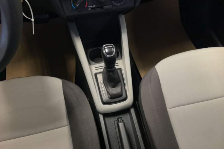 Used Skoda Fabia 2017 1.4L Automatic Car Enjoy Edition Gear Lever