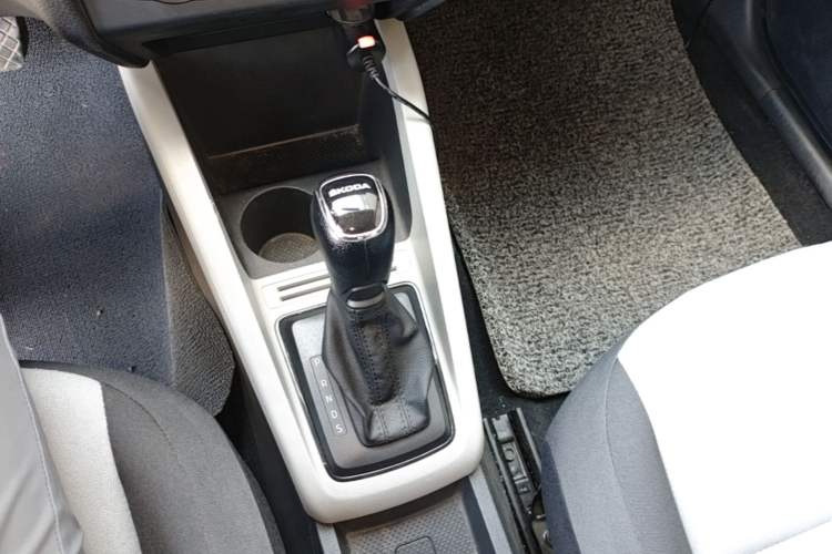 Used Skoda Fabia 2017 1.4L Automatic Car Enjoy Edition Gear Lever