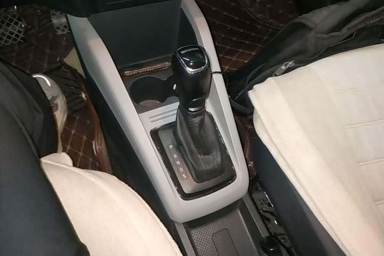 Used Skoda Fabia 2017 1.4L Automatic Car Enjoy Edition Gear Lever