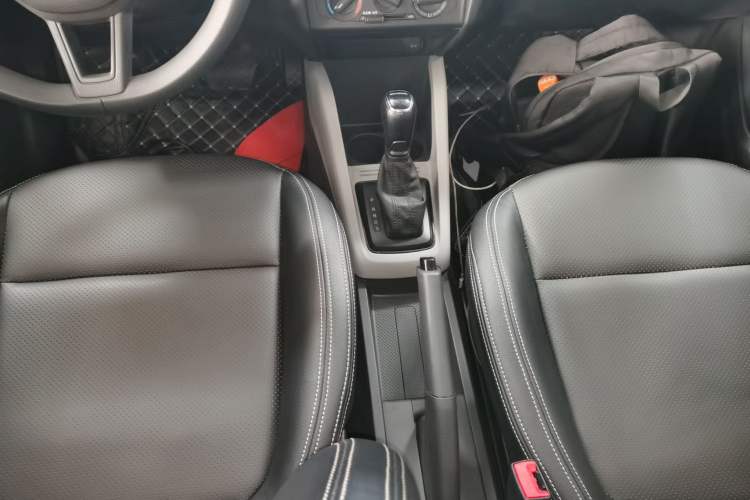 Used Skoda Fabia 2017 1.4L Automatic Car Enjoy Edition Gear Lever