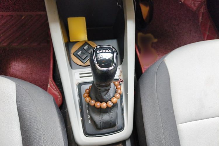 Used Skoda Fabia 2017 1.4L Automatic Car Enjoy Edition Gear Lever