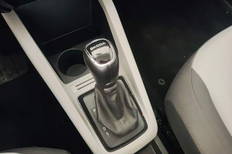 Used Skoda Fabia 2017 1.4L Automatic Car Enjoy Edition Gear Lever
