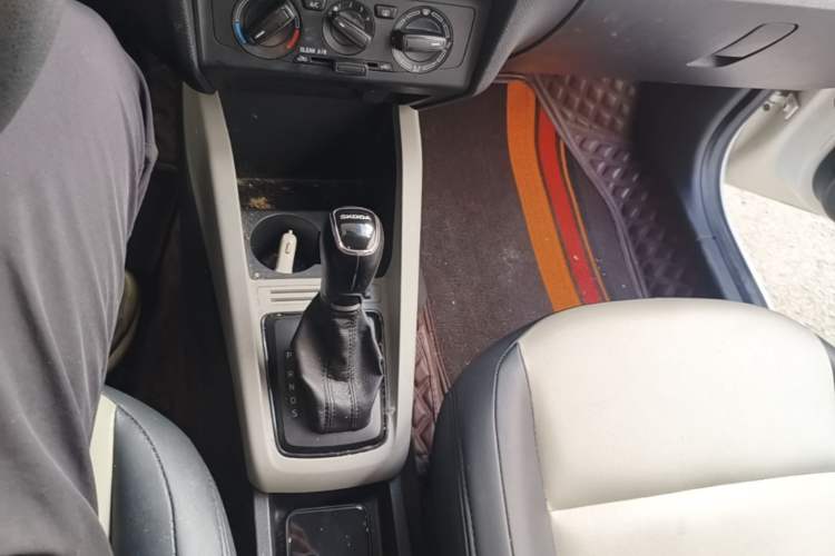 Used Skoda Fabia 2017 1.4L Automatic Car Enjoy Edition Gear Lever