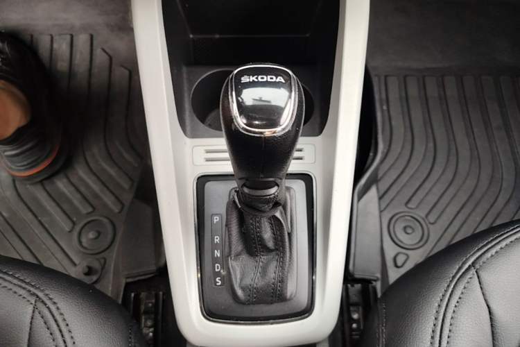 Used Skoda Fabia 2017 1.4L Automatic Car Enjoy Edition Gear Lever