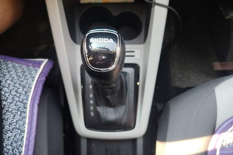 Used Skoda Fabia 2017 1.4L Automatic Car Enjoy Edition Gear Lever