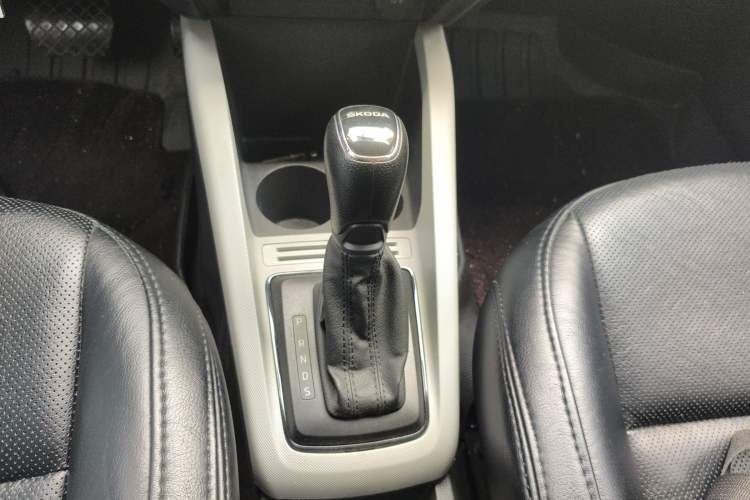 Used Skoda Fabia 2017 1.4L Automatic Car Enjoy Edition Gear Lever