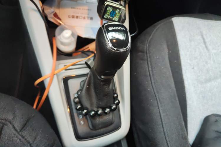 Used Skoda Fabia 2017 1.4L Automatic Car Enjoy Edition Gear Lever