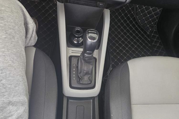 Used Skoda Fabia 2017 1.4L Automatic Car Enjoy Edition Gear Lever