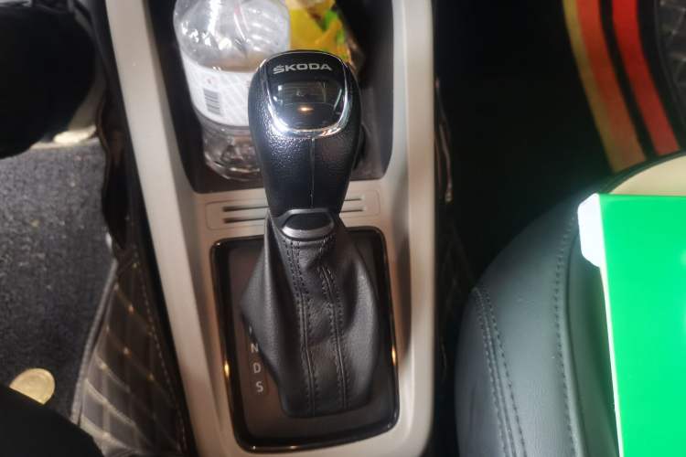 Used Skoda Fabia 2017 1.4L Automatic Car Enjoy Edition Gear Lever