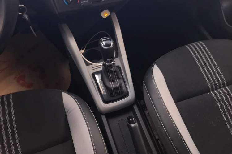 Used Skoda Fabia 2017 1.6L Automatic Chuanxing Edition Gear Lever