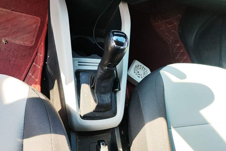 Used Skoda Fabia 2017 1.4L Automatic Car Enjoy Edition Gear Lever