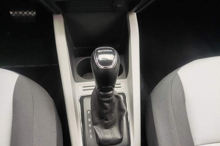 Used Skoda Fabia 2017 1.4L Automatic Car Enjoy Edition Gear Lever