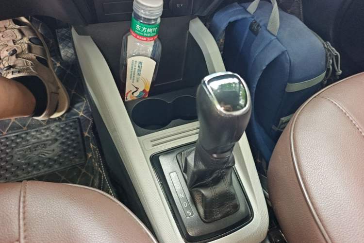 Used Skoda Fabia 2017 1.4L Automatic Car Enjoy Edition Gear Lever