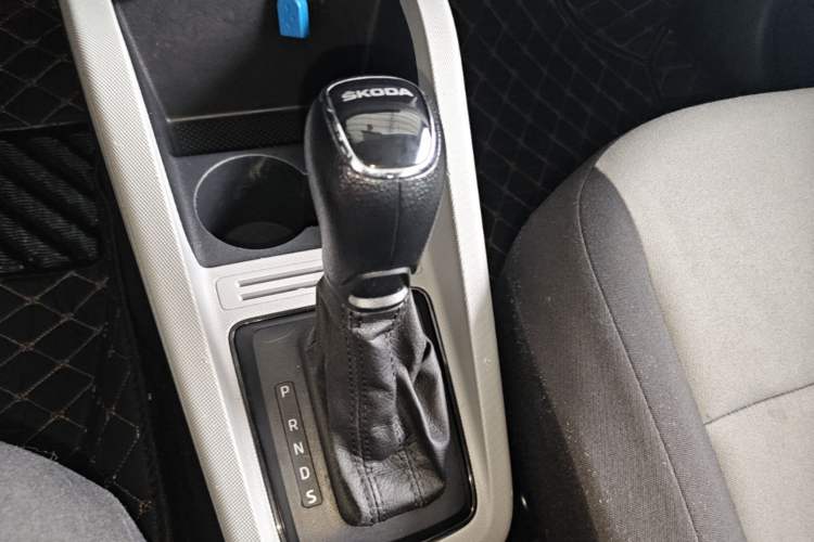 Used Skoda Fabia 2017 1.4L Automatic Car Enjoy Edition Gear Lever