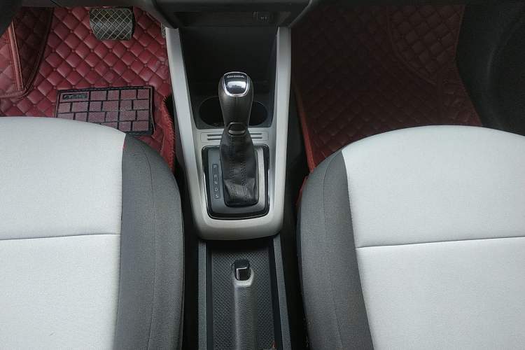 Used Skoda Fabia 2017 1.4L Automatic Car Enjoy Edition Gear Lever