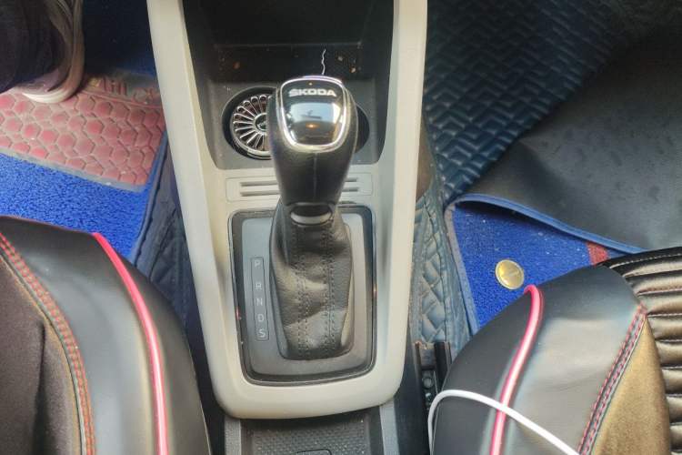 Used Skoda Fabia 2017 1.4L Automatic Car Enjoy Edition Gear Lever