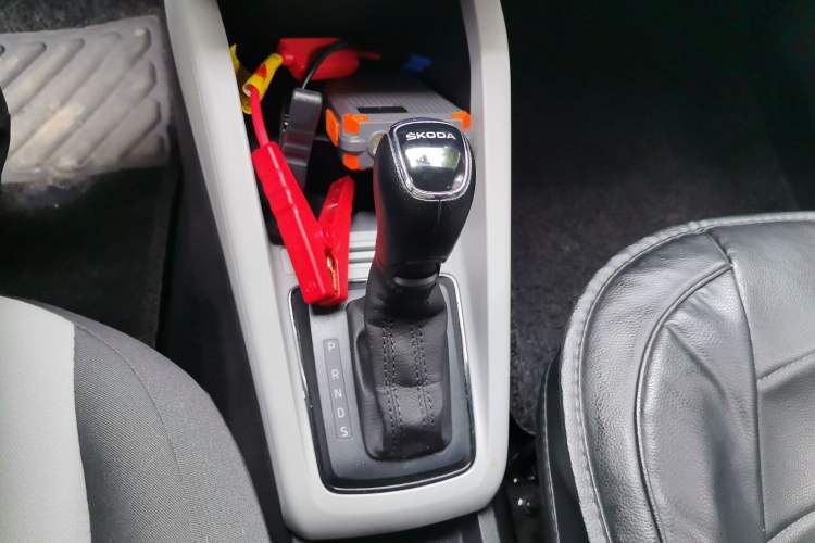 Used Skoda Fabia 2017 1.4L Automatic Car Enjoy Edition Gear Lever