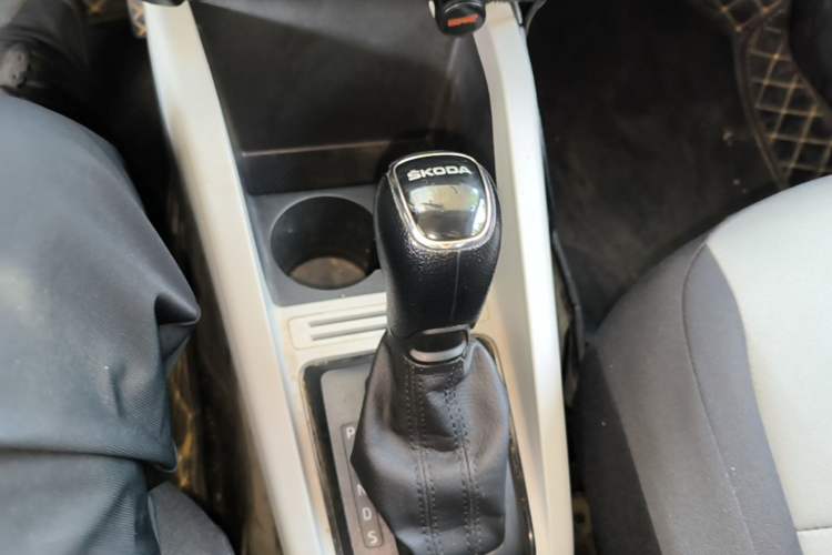 Used Skoda Fabia 2017 1.4L Automatic Car Enjoy Edition Gear Lever