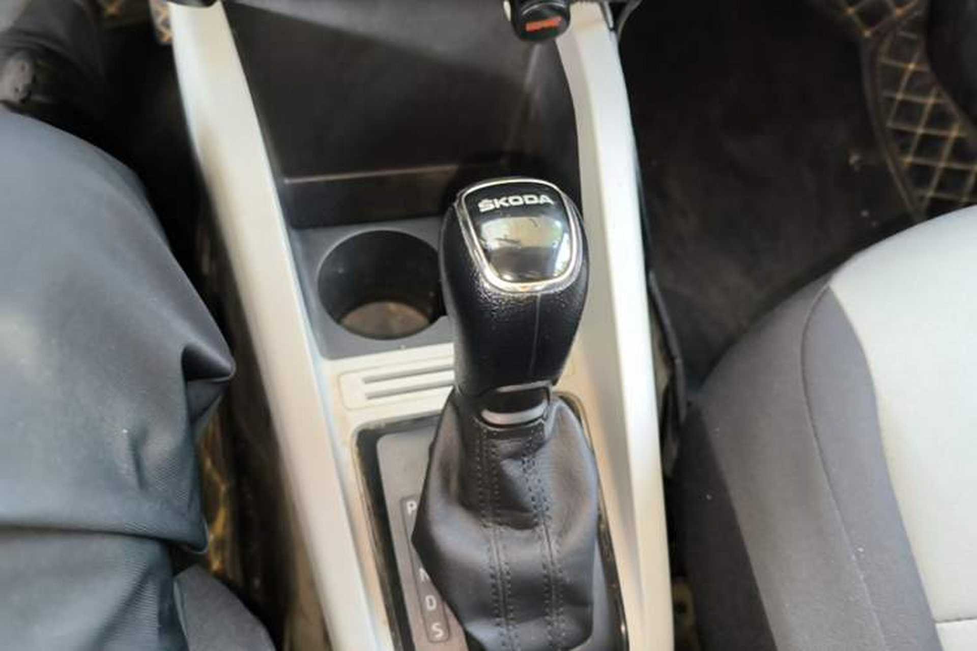 Used Skoda Fabia 2017 1.4L Automatic Car Enjoy Edition Gear Lever