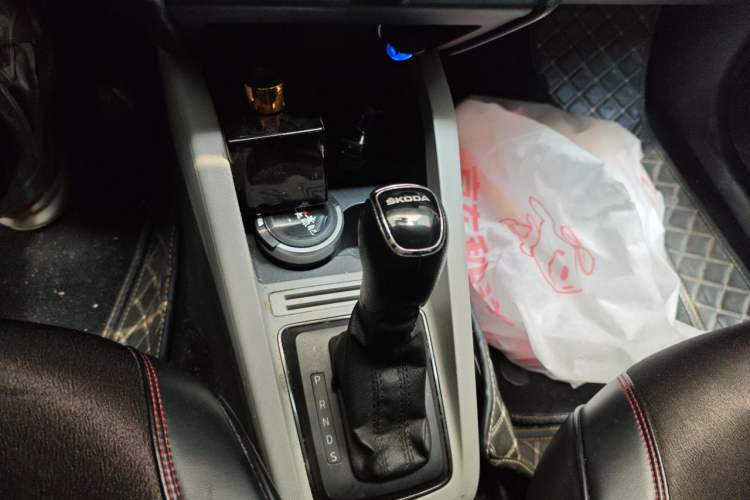 Used Skoda Fabia 2017 1.4L Automatic Car Enjoy Edition Gear Lever