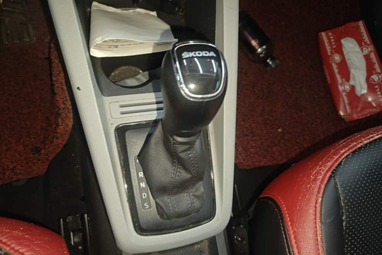 Used Skoda Fabia 2017 1.4L Automatic Car Enjoy Edition Gear Lever