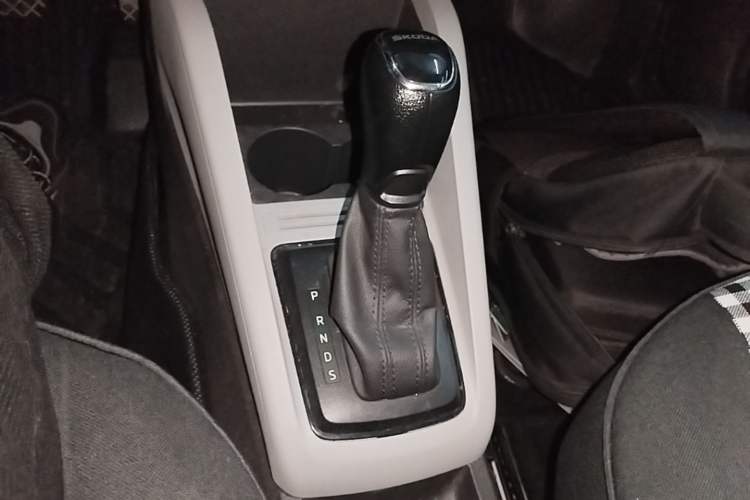 Used Skoda Fabia 2017 1.4L Automatic Car Enjoy Edition Gear Lever