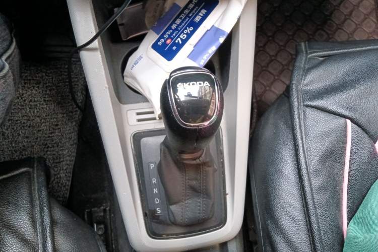 Used Skoda Fabia 2017 1.4L Automatic Car Enjoy Edition Gear Lever