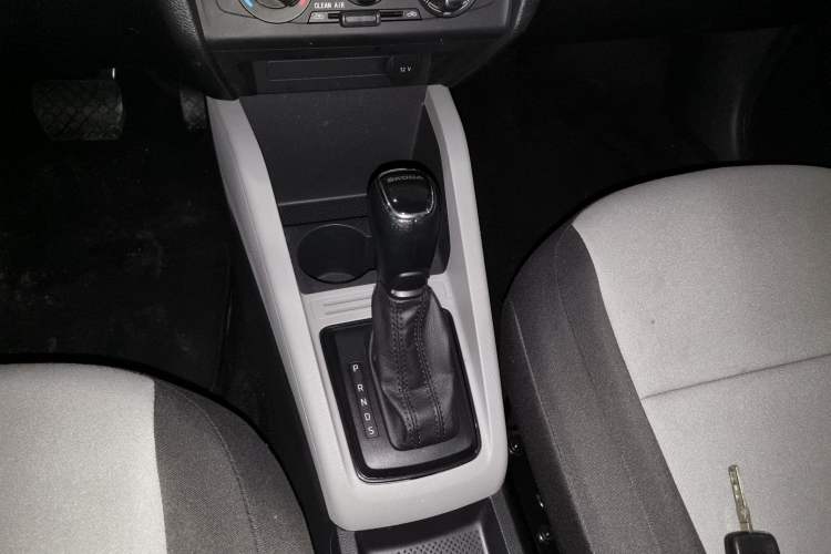 Used Skoda Fabia 2017 1.4L Automatic Car Enjoy Edition Gear Lever