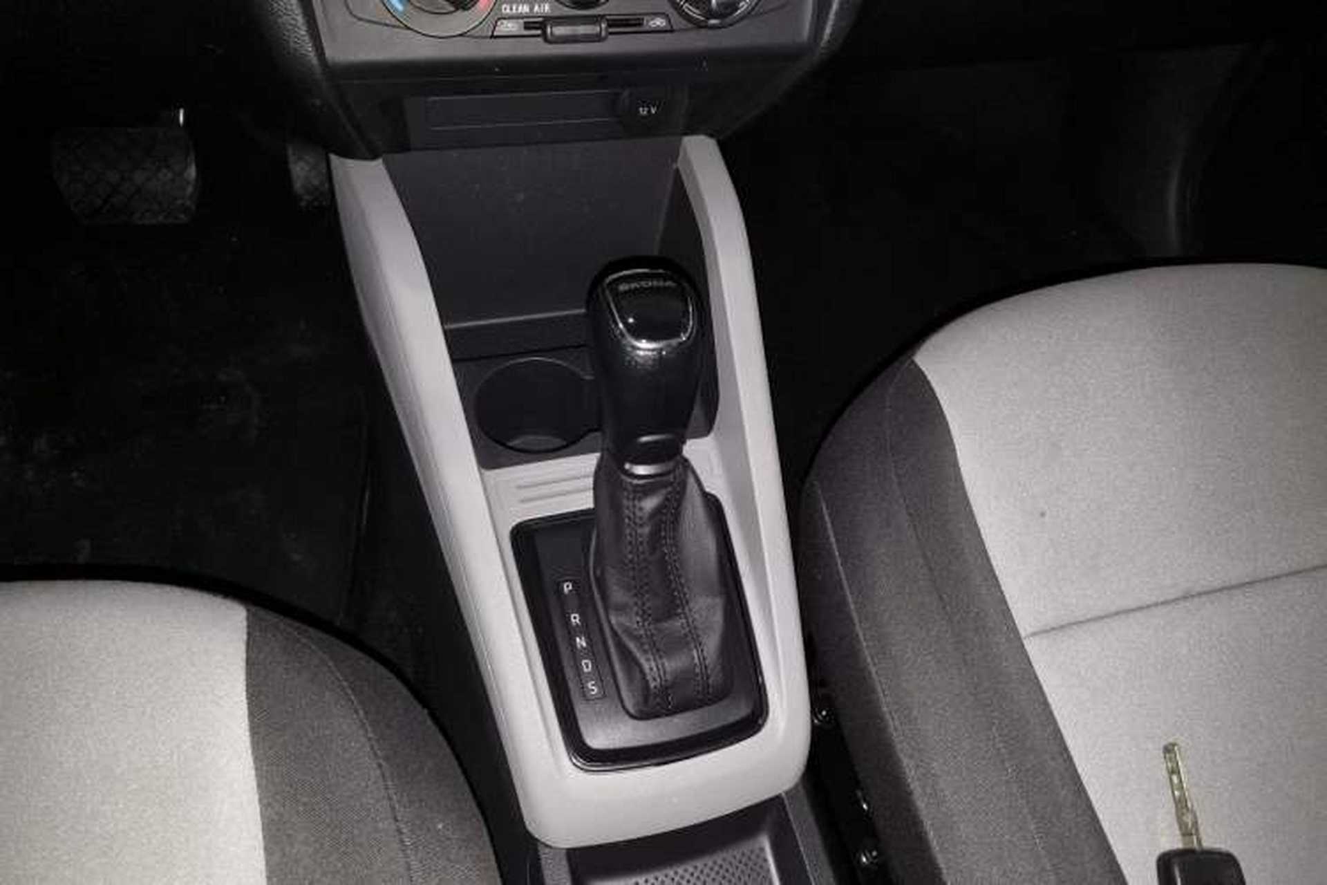 Used Skoda Fabia 2017 1.4L Automatic Car Enjoy Edition Gear Lever