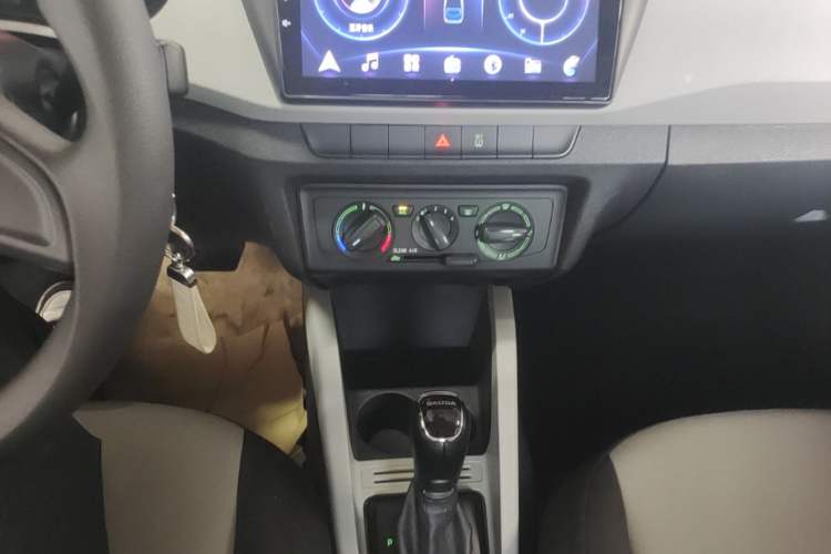 Used Skoda Fabia 2017 1.4L Automatic Car Enjoy Edition Gear Lever