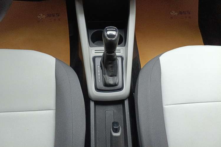 Used Skoda Fabia 2017 1.4L Automatic Car Enjoy Edition Gear Lever