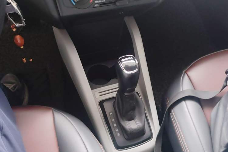 Used Skoda Fabia 2017 1.4L Automatic Car Enjoy Edition Gear Lever