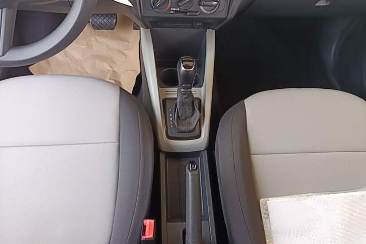 Used Skoda Fabia 2017 1.4L Automatic Car Enjoy Edition Gear Lever