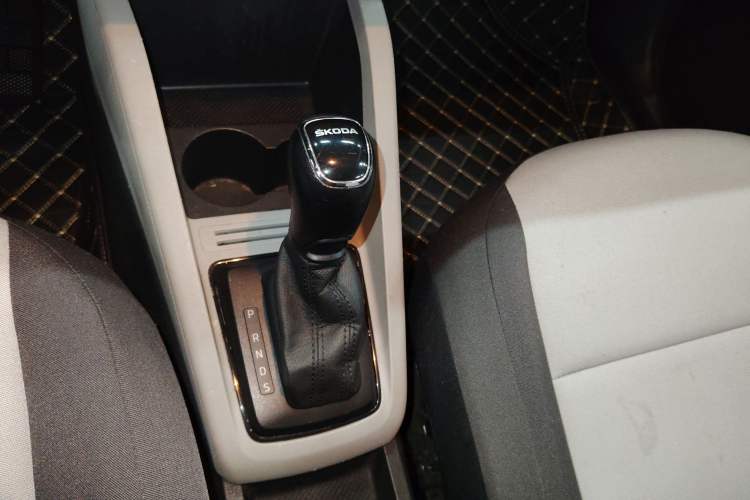 Used Skoda Fabia 2017 1.4L Automatic Car Enjoy Edition Gear Lever