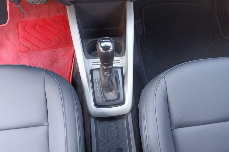 Used Skoda Fabia 2017 1.4L Automatic Car Enjoy Edition Gear Lever