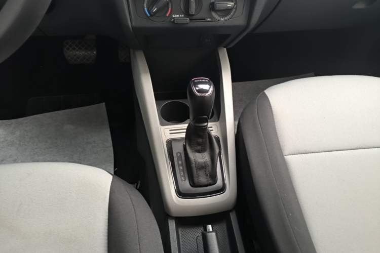 Used Skoda Fabia 2017 1.4L Automatic Car Enjoy Edition Gear Lever