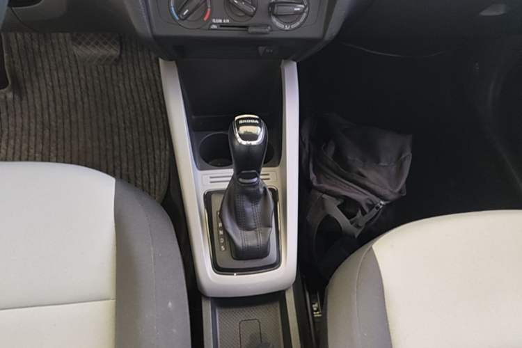 Used Skoda Fabia 2017 1.4L Automatic Car Enjoy Edition Gear Lever