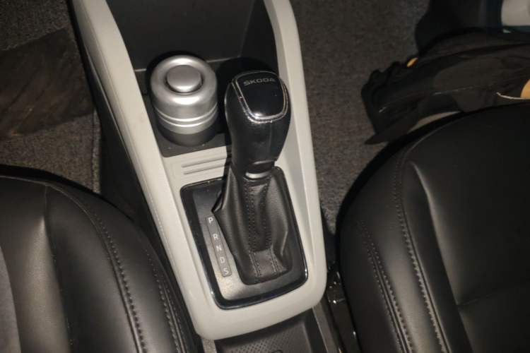 Used Skoda Fabia 2017 1.4L Automatic Car Enjoy Edition Gear Lever