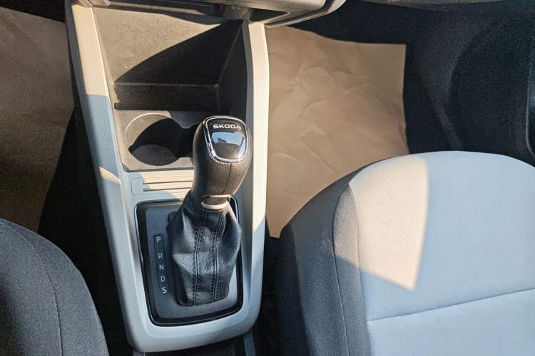 Used Skoda Fabia 2017 1.4L Automatic Car Enjoy Edition Gear Lever