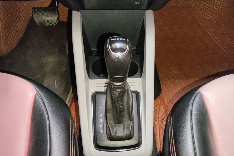 Used Skoda Fabia 2017 1.4L Automatic Car Enjoy Edition Gear Lever