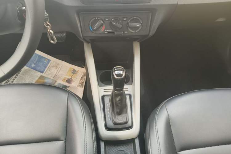 Used Skoda Fabia 2017 1.4L Automatic Car Enjoy Edition Gear Lever