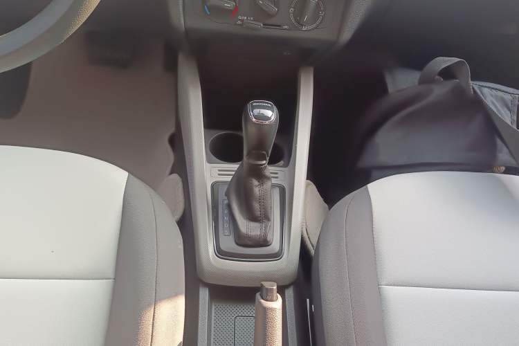 Used Skoda Fabia 2017 1.4L Automatic Car Enjoy Edition Gear Lever