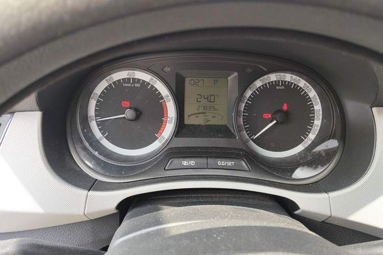 Used Skoda Fabia 2017 1.4L Automatic Front-Drive Model Instrument Cluster