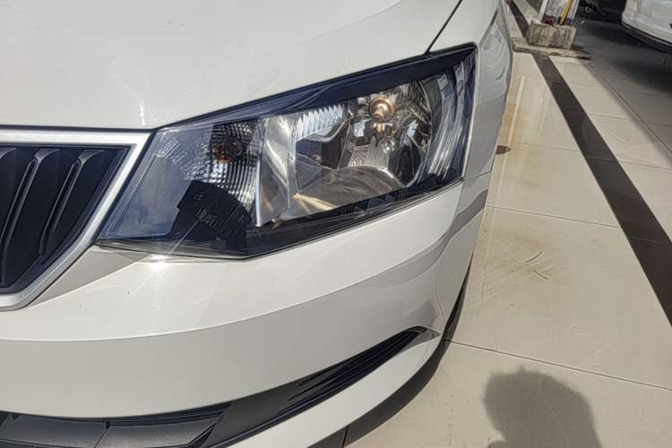 Used Skoda Fabia 2017 1.4L Automatic Car Enjoy Edition Left Front Headlight
