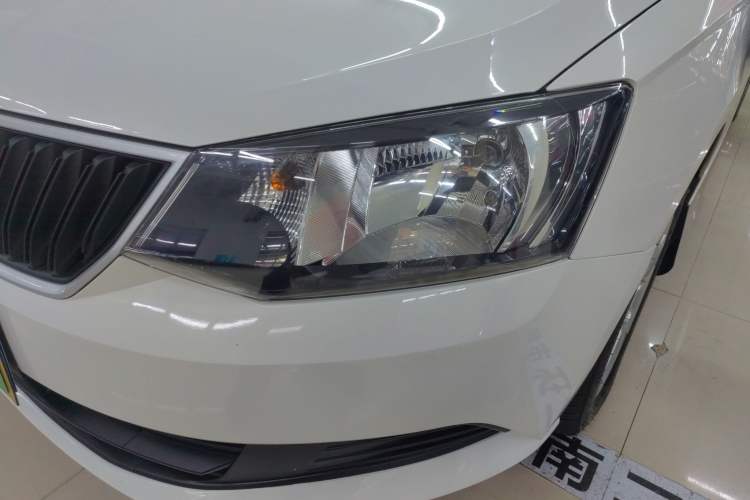 Used Skoda Fabia 2017 1.4L Automatic Car Enjoy Edition Left Front Headlight